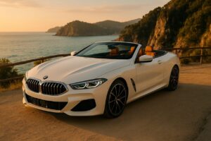 BMW Serie 8 Cabrio usata in noleggio a lungo termine sulla costiera italiana al tramonto