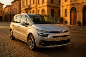 Citroën C4 Picasso usato in noleggio a lungo termine su strada italiana
