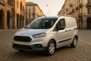Ford Transit Courier Kombi usato parcheggiato in una strada italiana, noleggio a lungo termine veicolo commerciale