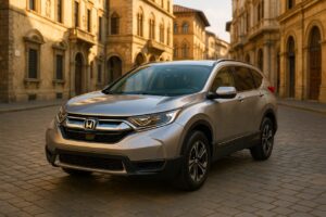 Honda CR-V usato parcheggiato in una città italiana, noleggio a lungo termine SUV usato