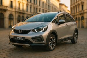 Honda Jazz Crosstar usata in noleggio a lungo termine parcheggiata in centro storico italiano