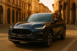 Honda ZR-V ibrido in noleggio a lungo termine parcheggiato in una strada italiana con edifici storici sullo sfondo