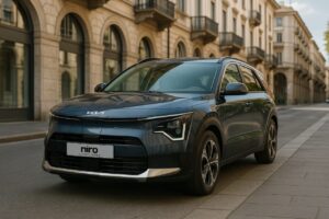 KIA Niro Plug-in Hybrid parcheggiata in una strada italiana, noleggio a lungo termine auto ibrida plug-in usata