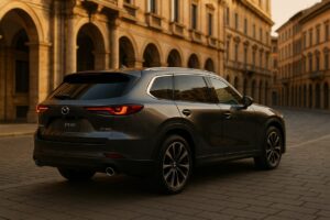 Mazda CX-80 SUV a noleggio lungo termine parcheggiato in una strada italiana